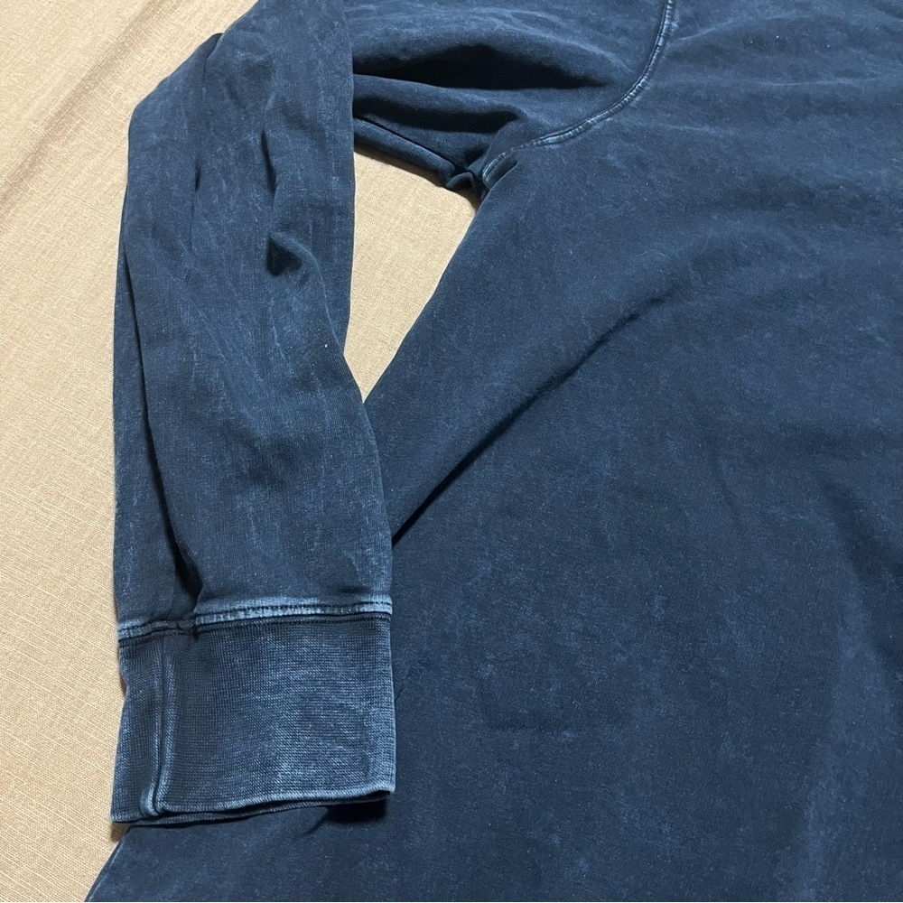 Shore Resort Wear Acid Wash Navy Blue Sweatshirt Size Medium Luxury Beach Surf - Picture 3 of 6